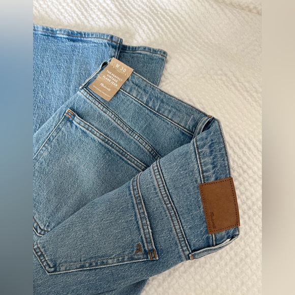 Madewell | The Perfect Vintage Flare Jean in Delavan Wash - Picture 3 of 6